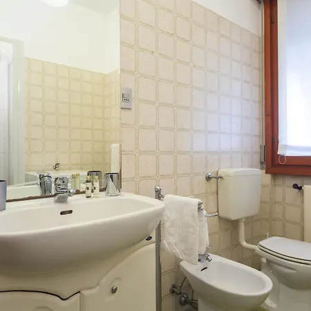 아파트 Casa Anna Sea View, Pool, Parking & Wifi *